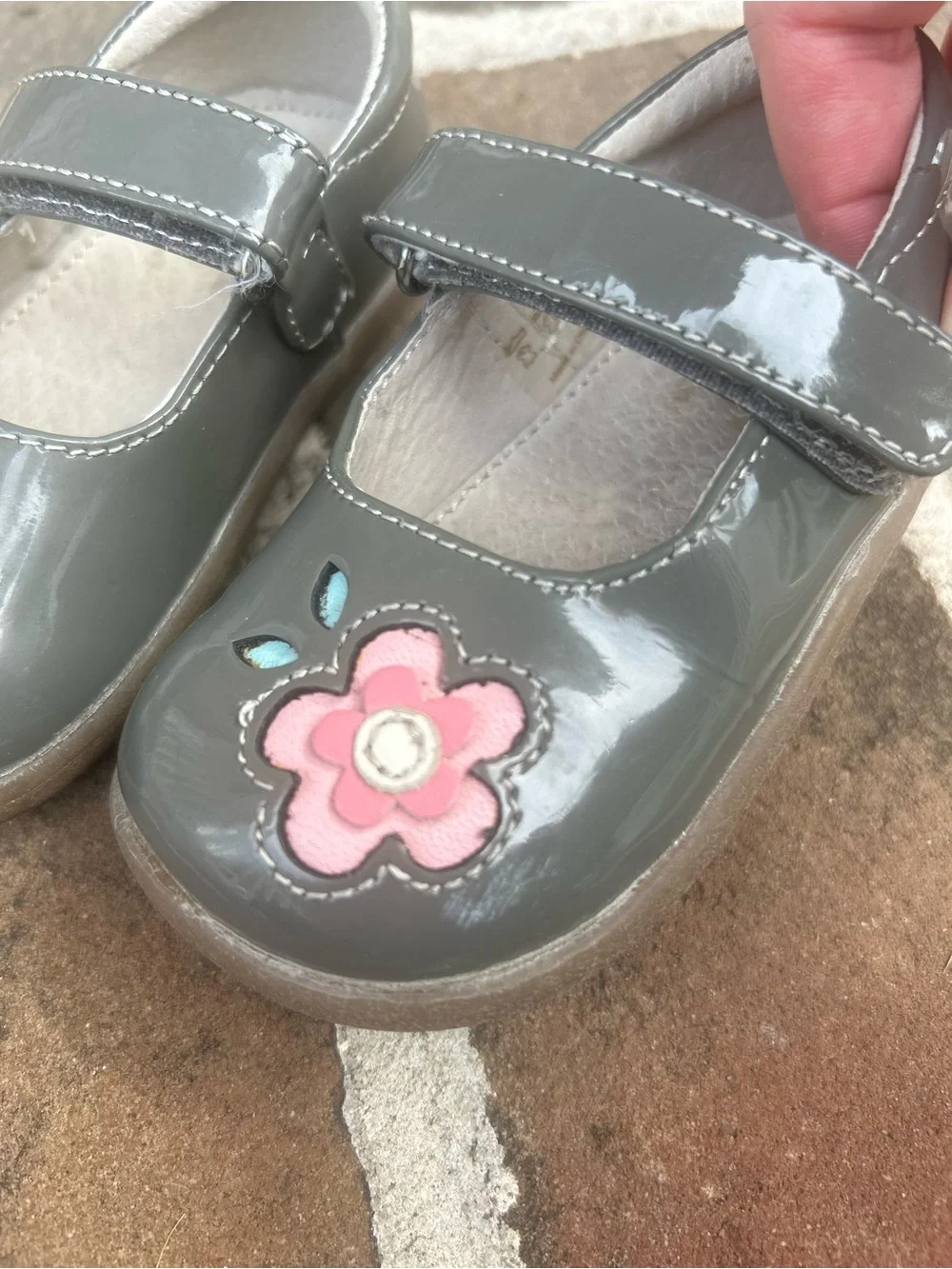 See Kai Run Grey Patent Mary Jane Shoes Flower Details 6
